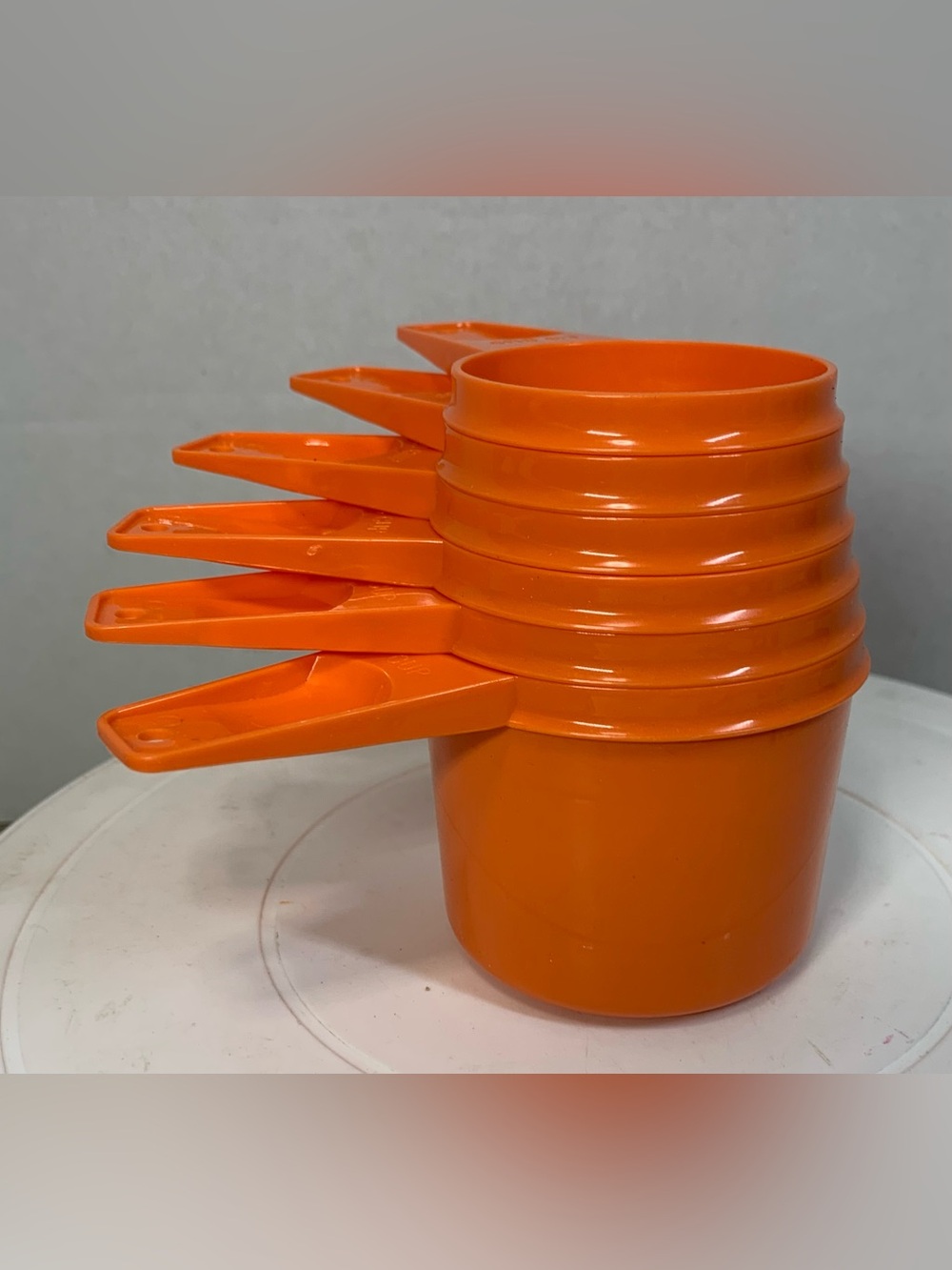 Vintage Tupperware Nesting 5 Orange Plastic Measuring Cups. 4048